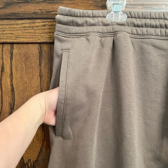 SKIMS Tan Sweatpants - Picture 4 of 7